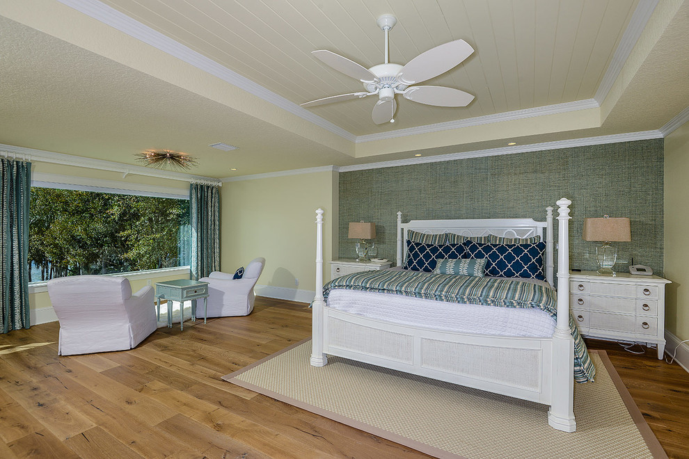 Bedroom - coastal bedroom idea in Orlando