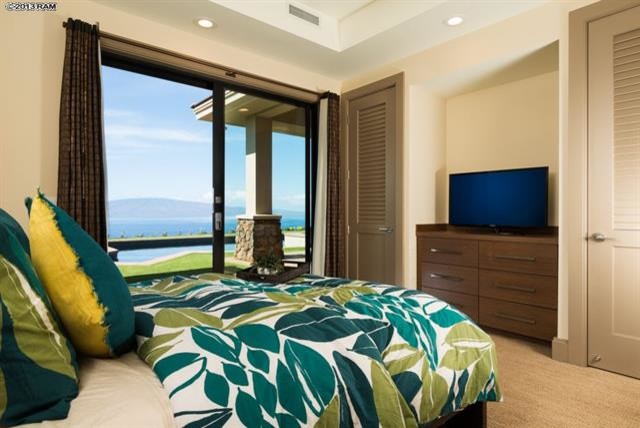 Beach style bedroom photo in Hawaii