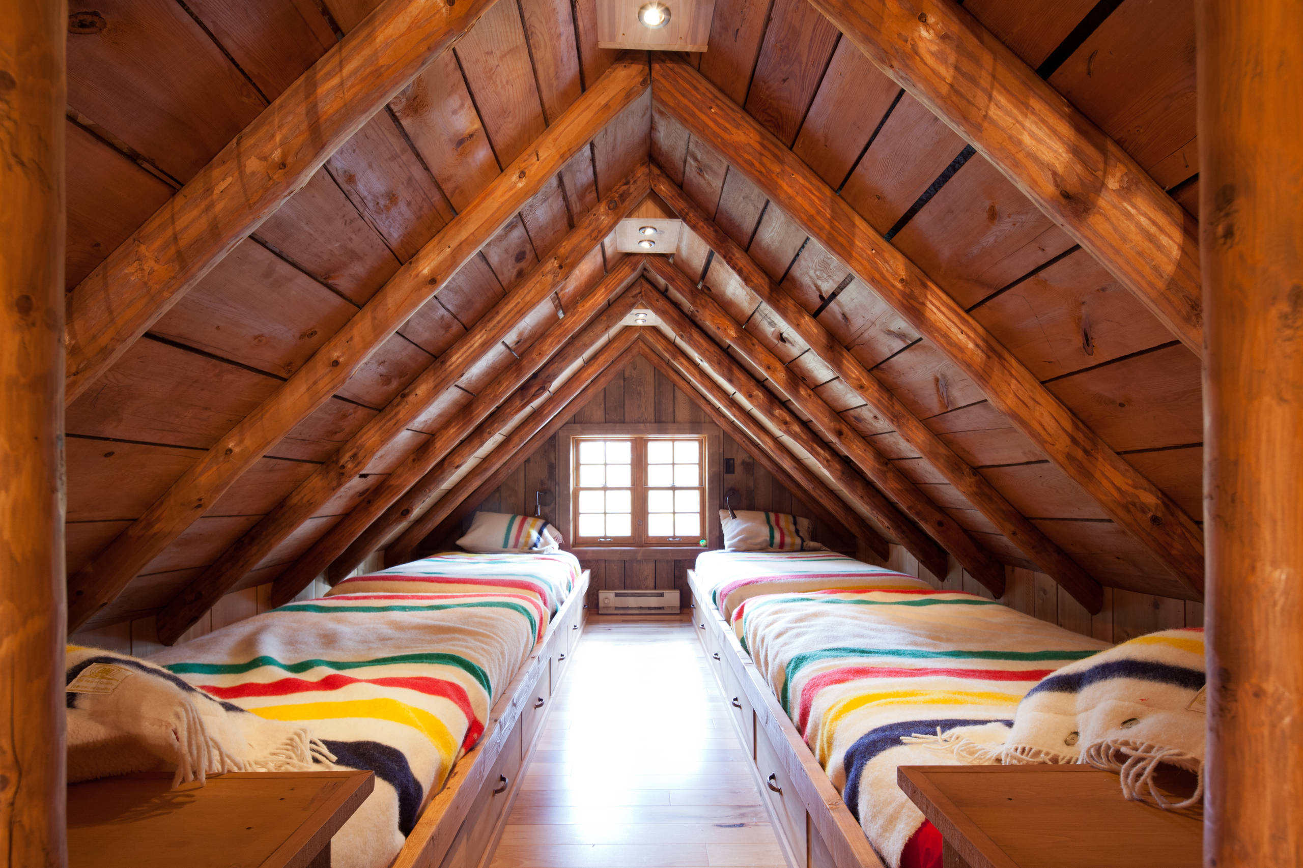 Attic bedroom low ceiling