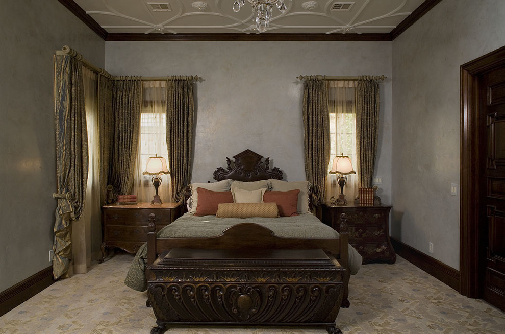 Inredning av ett klassiskt sovrum, med beige väggar