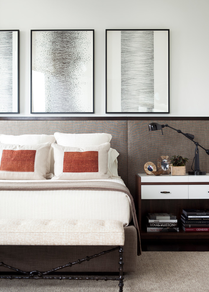 Foto de dormitorio clásico renovado con paredes blancas, moqueta y suelo gris