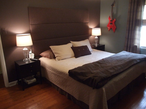 Minimalist bedroom photo in Huntington