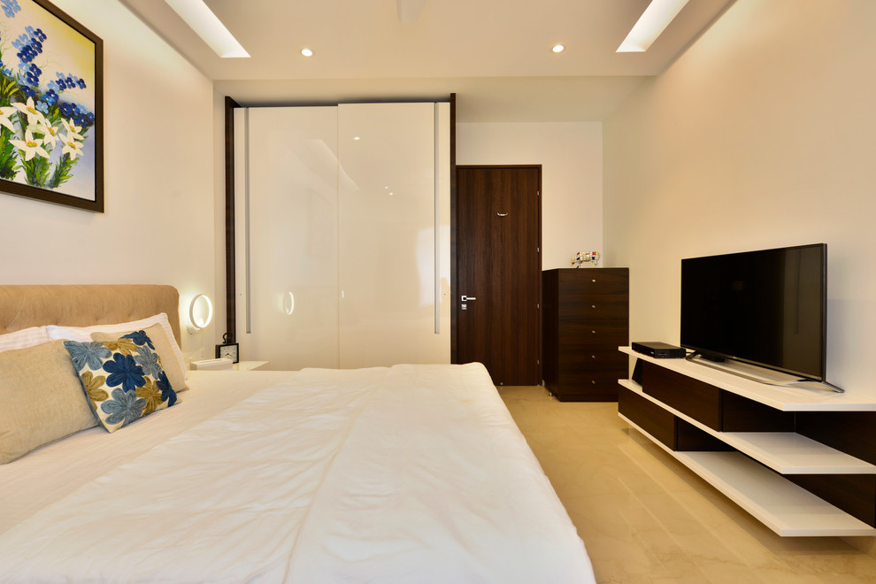 Trendy bedroom photo in Mumbai