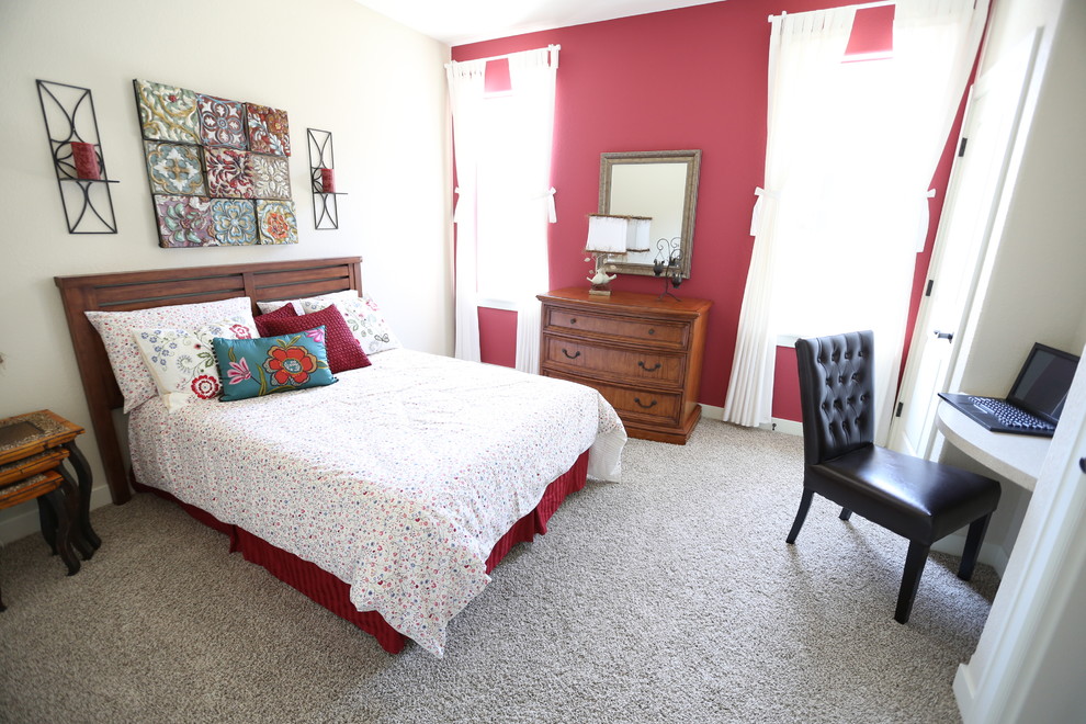 Minimalist bedroom photo in Milwaukee
