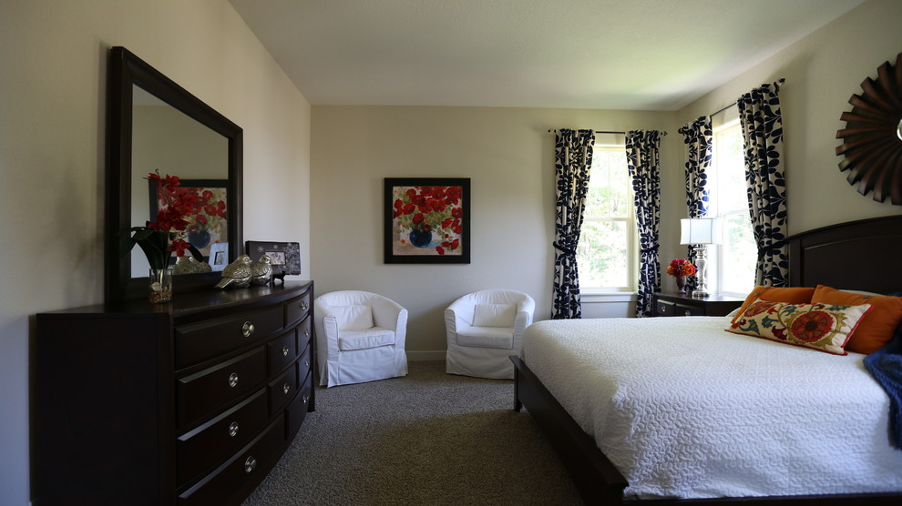 Minimalist bedroom photo in Milwaukee