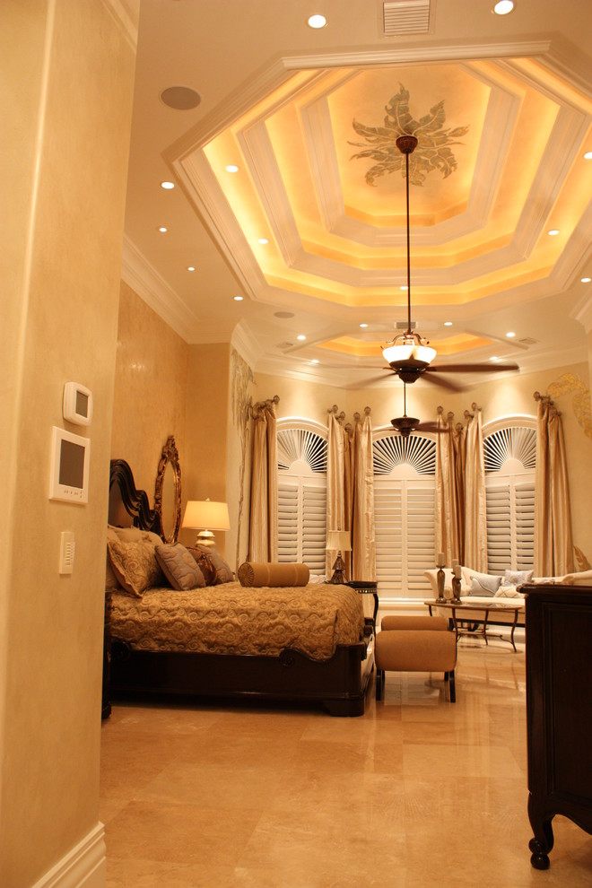 Classic bedroom in Miami.
