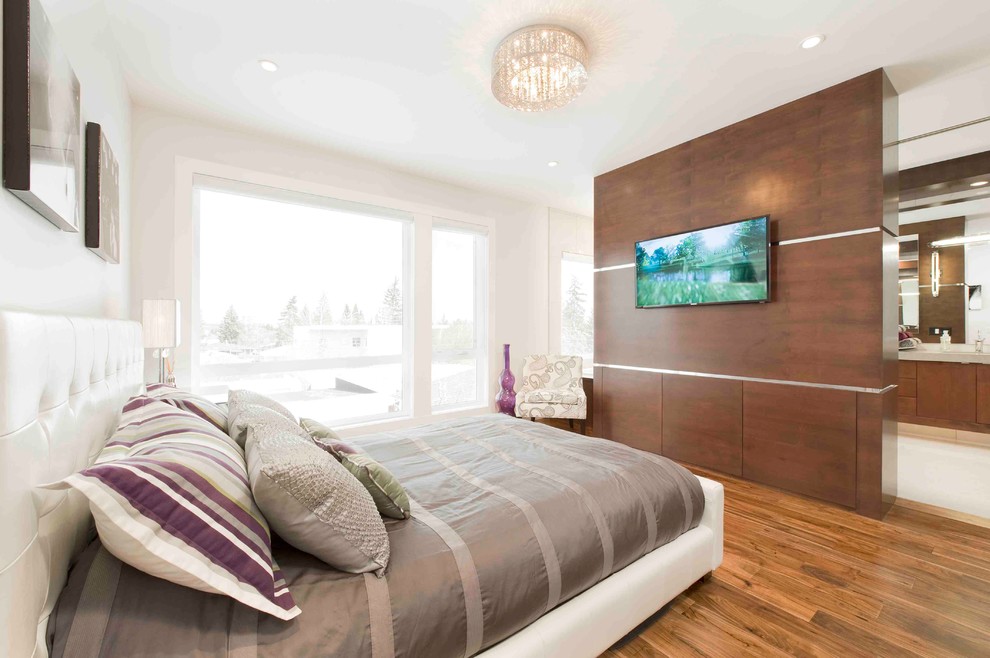 Bedroom - contemporary bedroom idea in Calgary