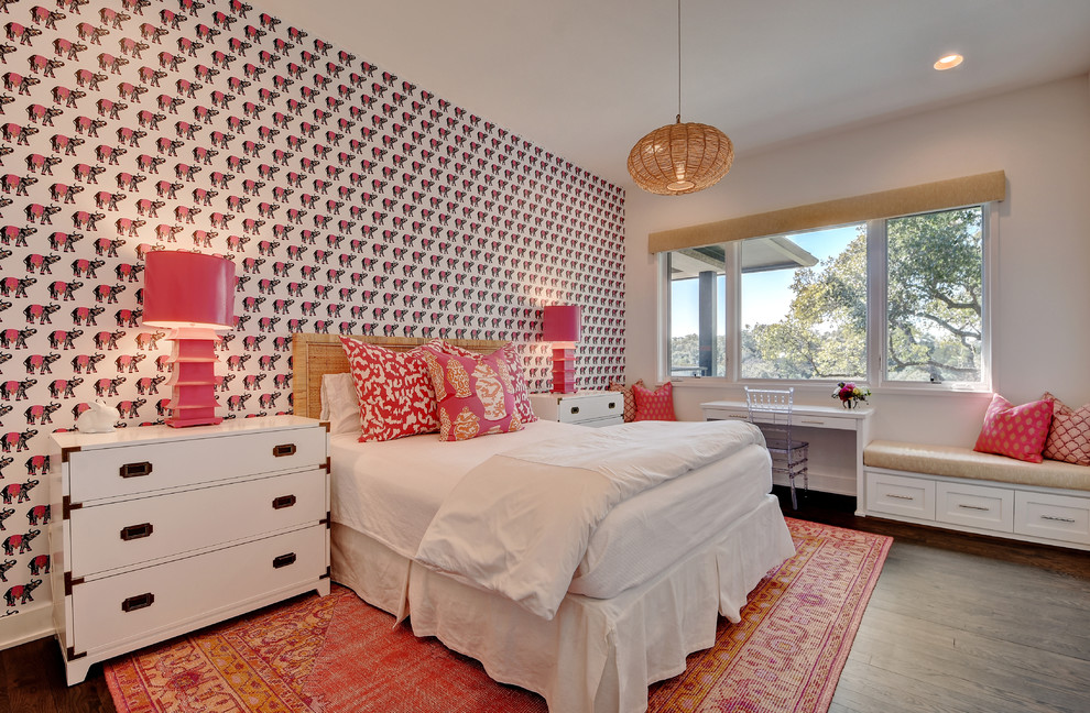Foto di una camera da letto contemporanea con pavimento in legno massello medio
