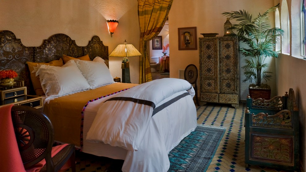 Immagine di una camera da letto mediterranea
