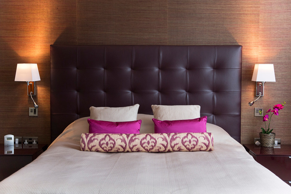 Bedroom - mid-sized contemporary master carpeted bedroom idea in London with purple walls and no fireplace
