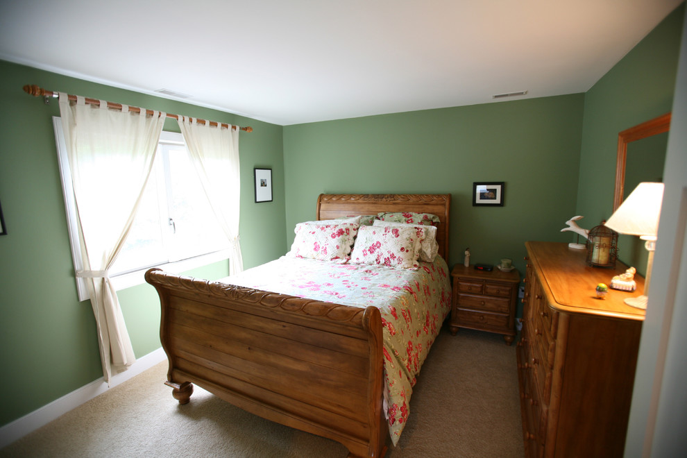 Inspiration pour une petite chambre craftsman avec un mur vert.
