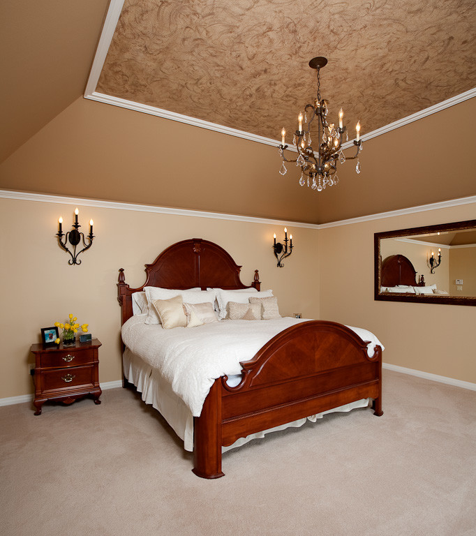 Example of a classic bedroom design in Seattle