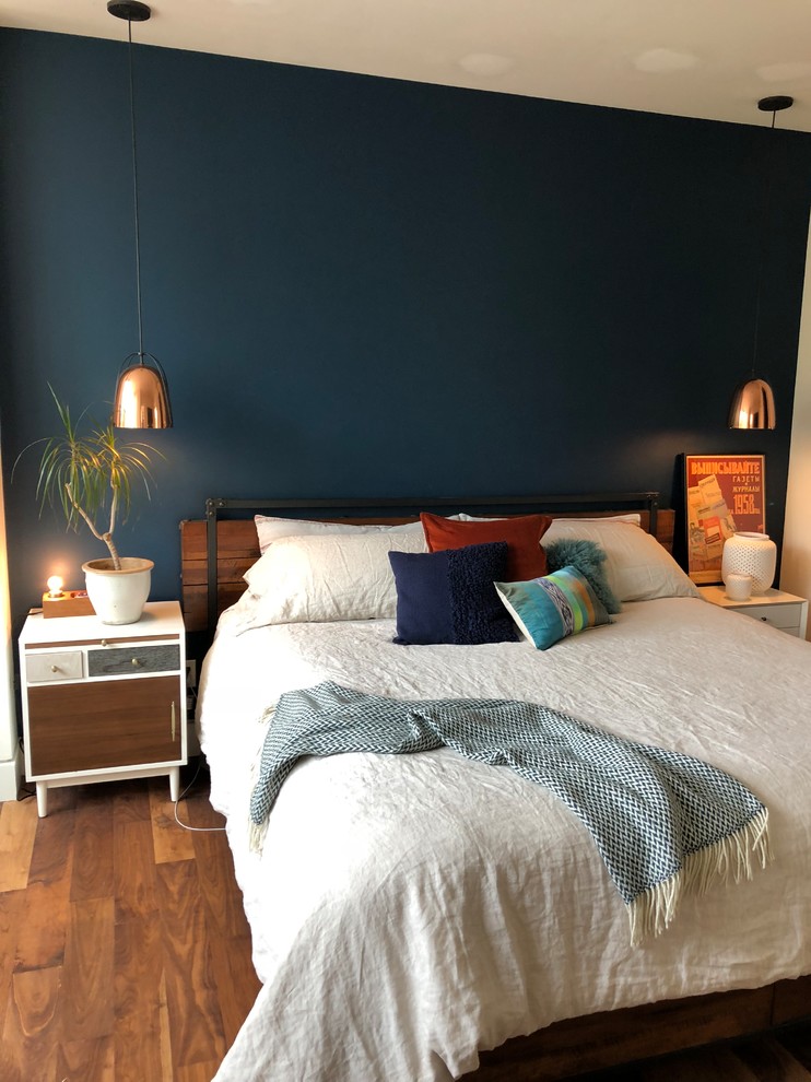 Bedroom - contemporary bedroom idea in Portland