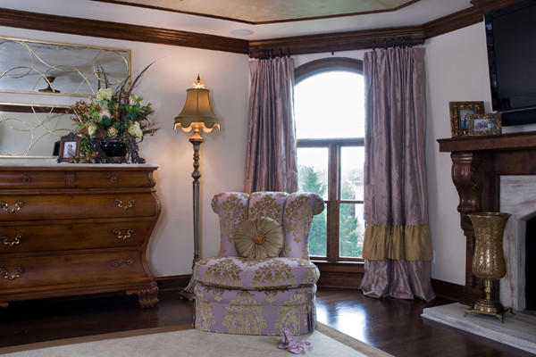 Photo of a traditional bedroom in Richmond.