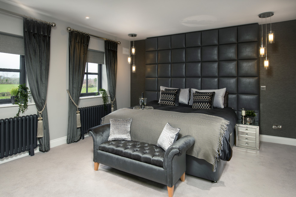 Свежая идея для дизайна: большая хозяйская спальня в современном стиле с серыми стенами, ковровым покрытием и серым полом - отличное фото интерьера