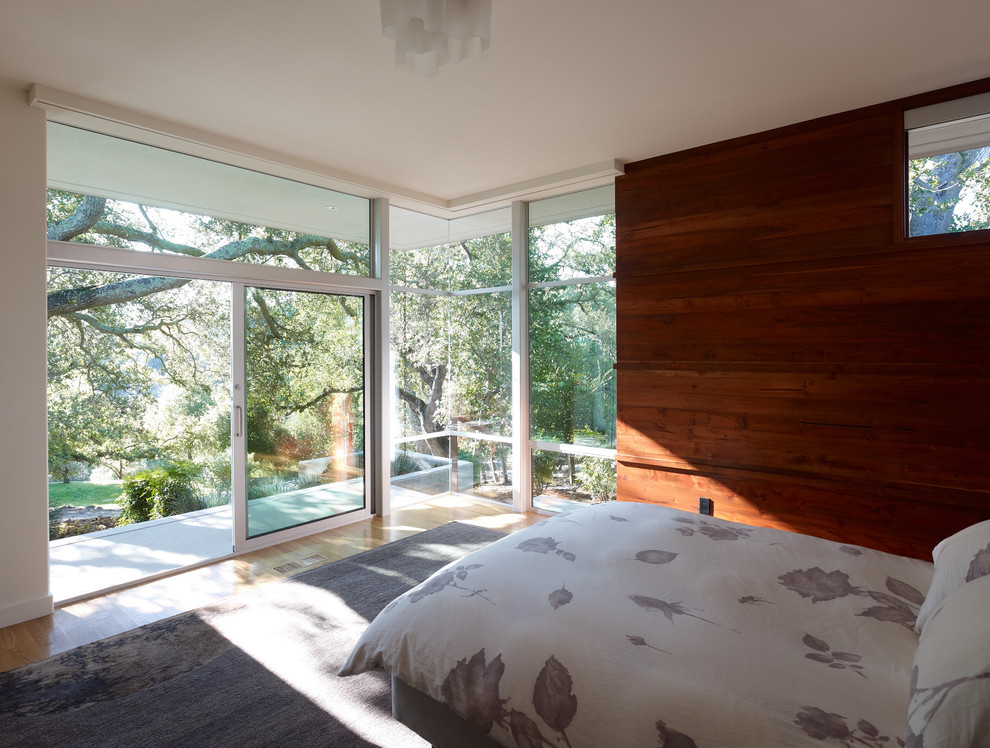 Photo of a modern master bedroom in San Francisco.