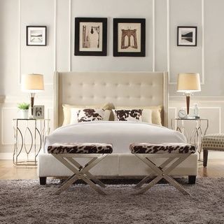 Ejemplo de dormitorio principal bohemio de tamaño medio con paredes blancas y suelo de travertino
