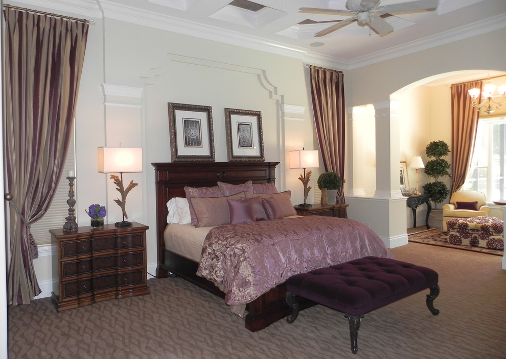 This is an example of a classic bedroom in Orlando.