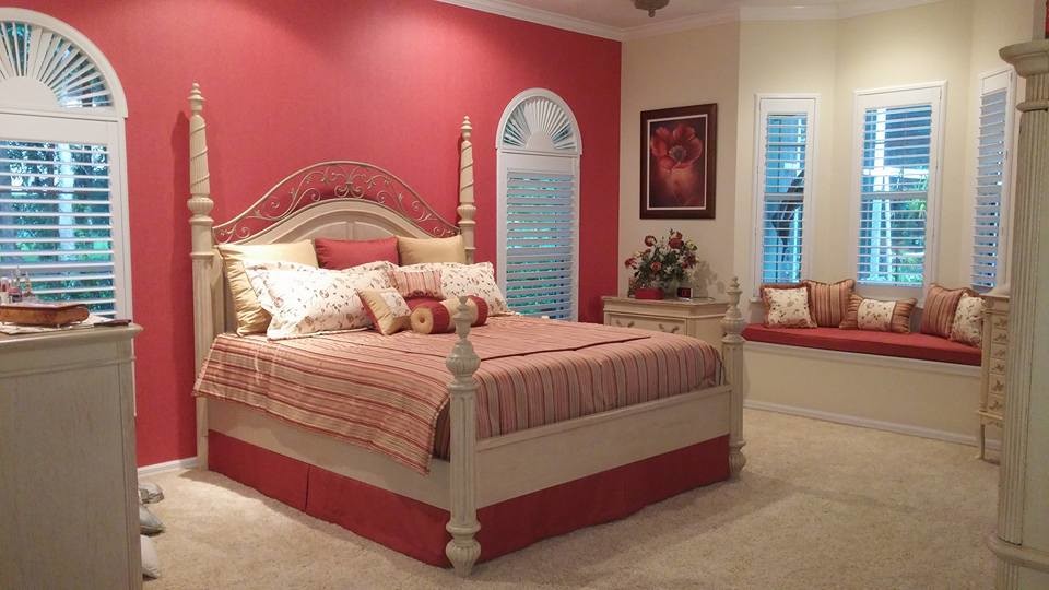 Bedroom - transitional bedroom idea in Tampa