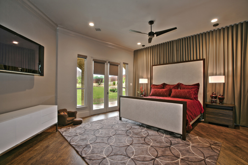 Design ideas for a contemporary bedroom in Dallas.