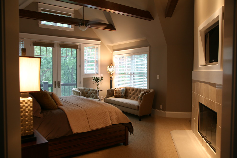 Example of a classic bedroom design in Milwaukee