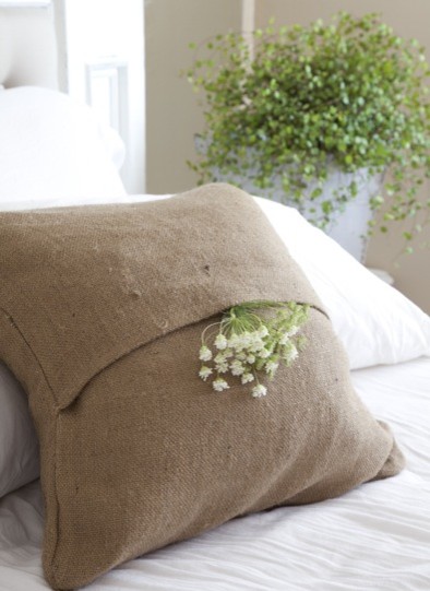 Bedroom - mid-sized traditional master carpeted bedroom idea in Los Angeles with beige walls