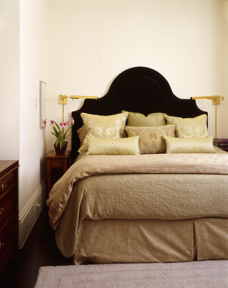 Idéer för ett eklektiskt sovrum, med beige väggar