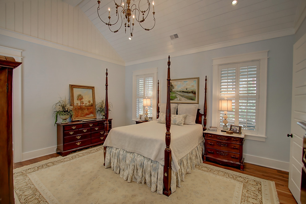 This is an example of a farmhouse bedroom in Charleston.