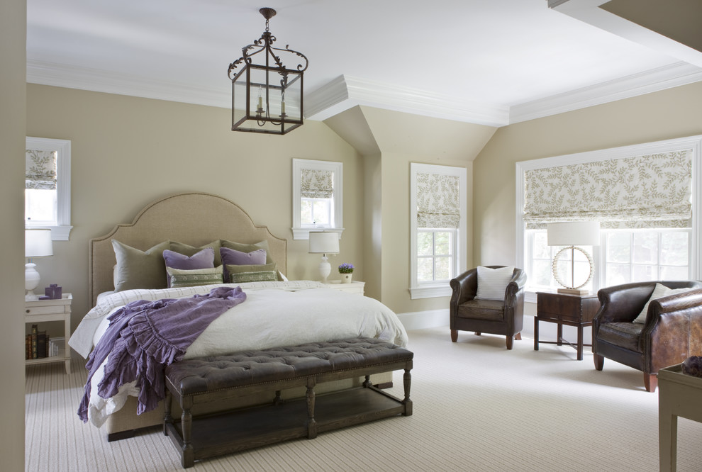 Klassisches Schlafzimmer ohne Kamin mit beiger Wandfarbe und Teppichboden in Washington, D.C.