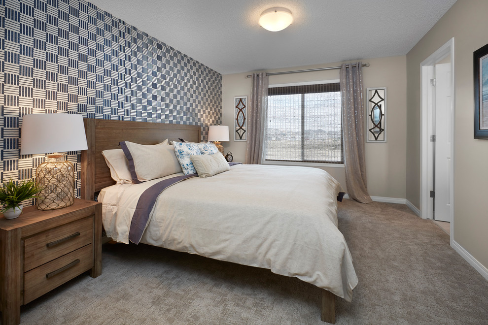エドモントンにある広いトランジショナルスタイルのおしゃれな主寝室 (ベージュの壁、カーペット敷き)