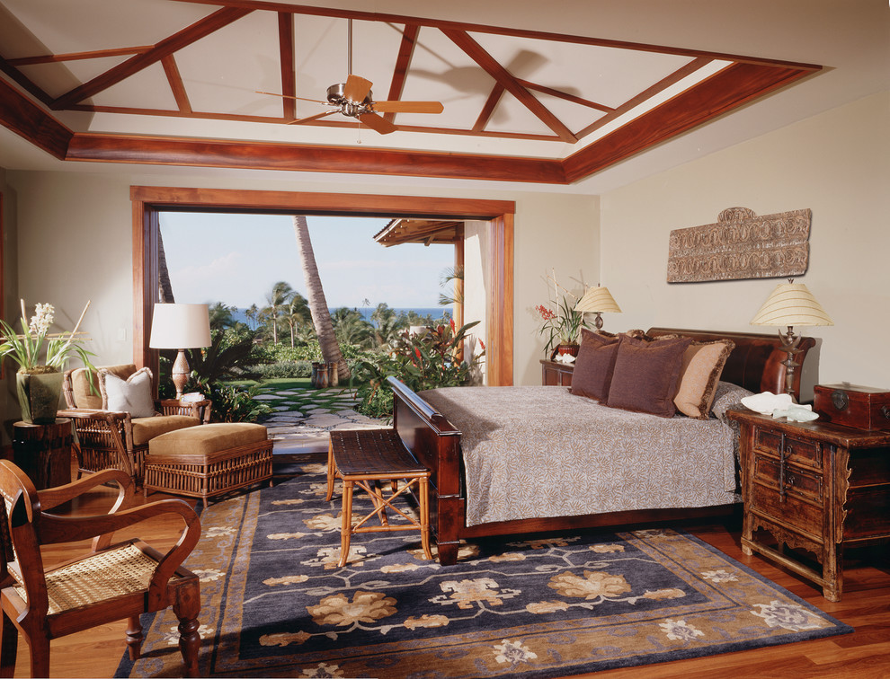 Example of an island style bedroom design in Hawaii