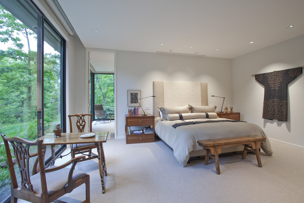Design ideas for a contemporary master bedroom in Chicago with grey walls and carpet.