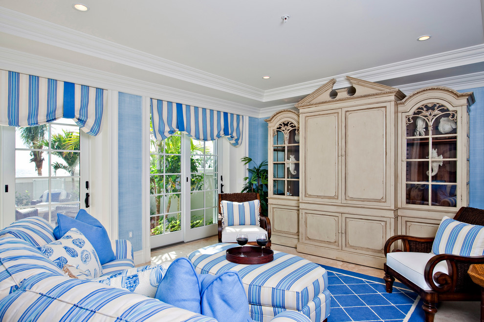 Imagen de dormitorio principal marinero sin chimenea con paredes azules