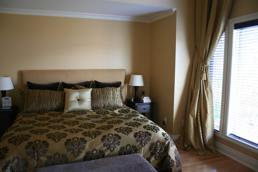 Master bedroom Traditional Bedroom Montreal by Studio NOO