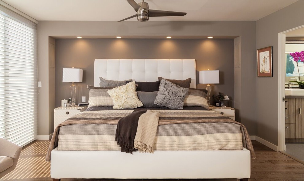 Bedroom - mid-sized contemporary master medium tone wood floor and brown floor bedroom idea in Los Angeles with gray walls and no fireplace