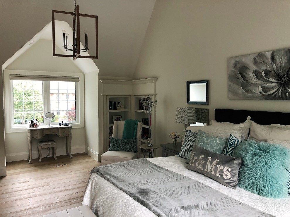 Master Bedroom vanity alcove and built in bookcases Contemporary