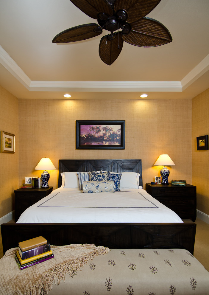 ポートランドにあるトロピカルスタイルのおしゃれな寝室のレイアウト