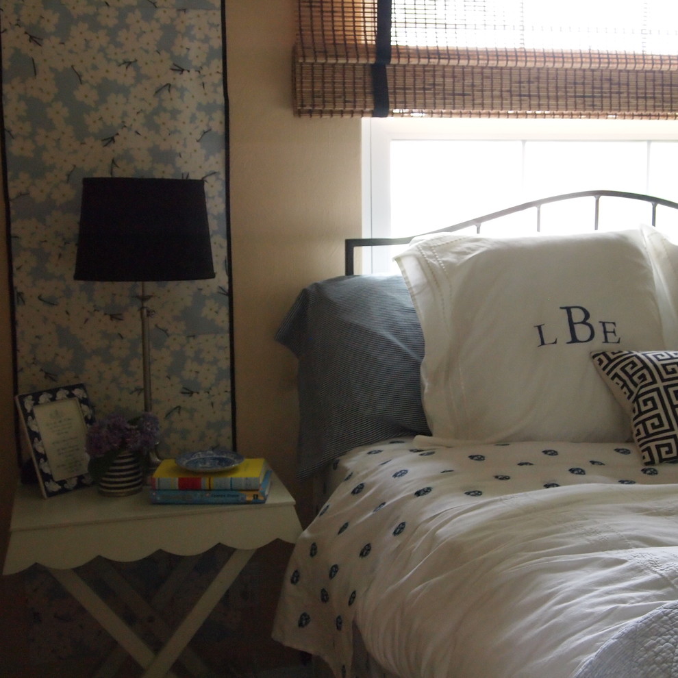 Bedroom - eclectic bedroom idea in St Louis