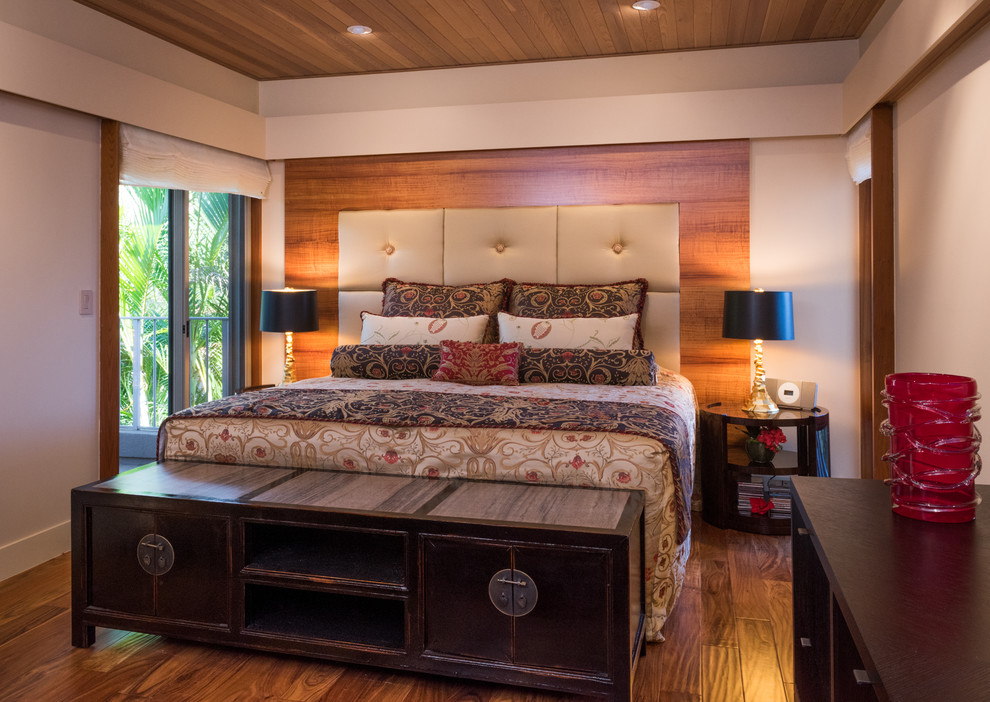Bedroom - tropical master medium tone wood floor bedroom idea in Hawaii with beige walls