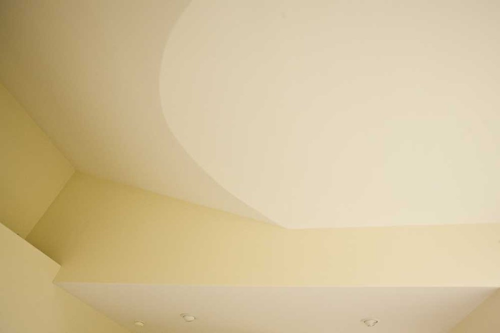Mittelgroßes Modernes Hauptschlafzimmer mit beiger Wandfarbe und Teppichboden in San Francisco