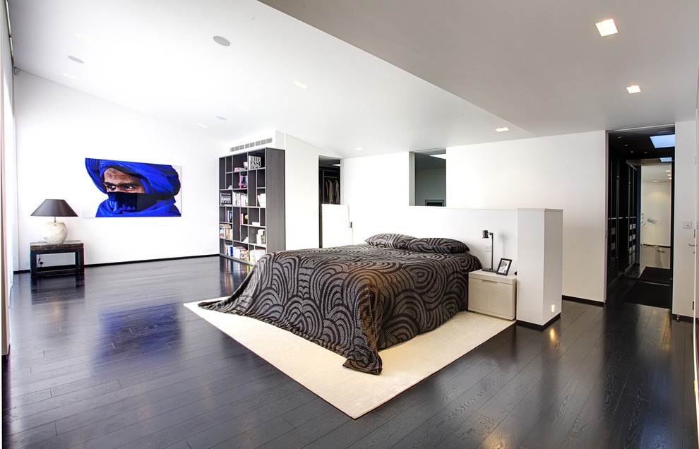 Esempio di una camera da letto moderna
