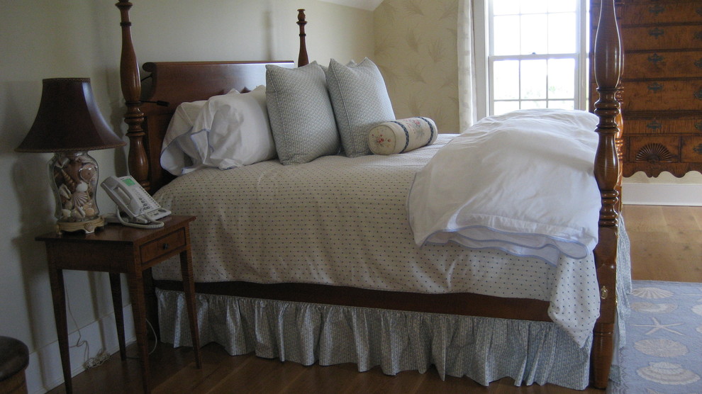 Example of a classic bedroom design in Boston