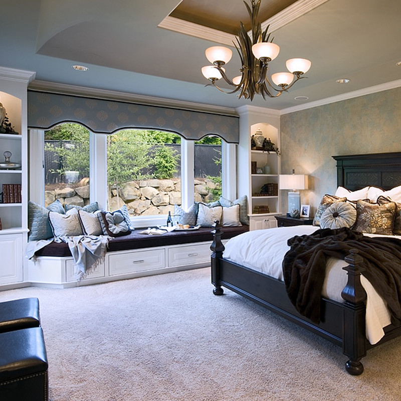 Design ideas for a traditional bedroom in Portland.