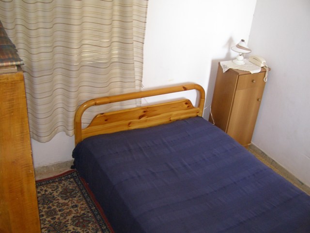Elegant bedroom photo
