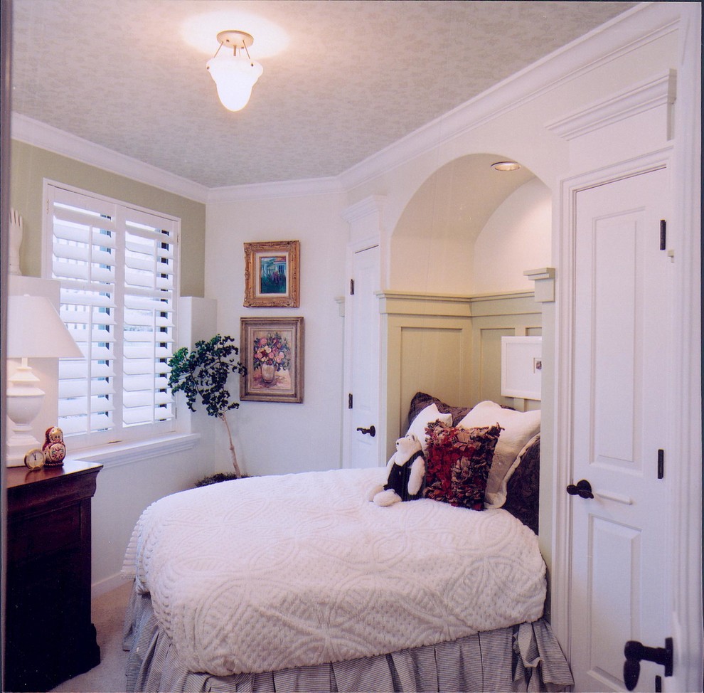 Bedroom - small craftsman guest carpeted bedroom idea in Salt Lake City with white walls and no fireplace