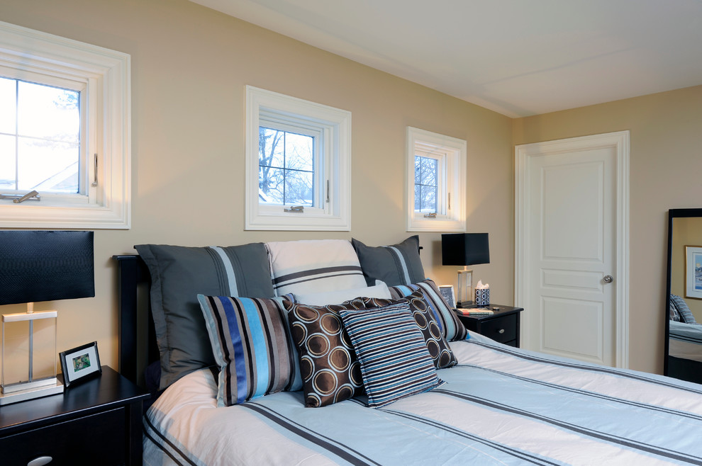Bedroom - mid-sized transitional master carpeted bedroom idea in Ottawa