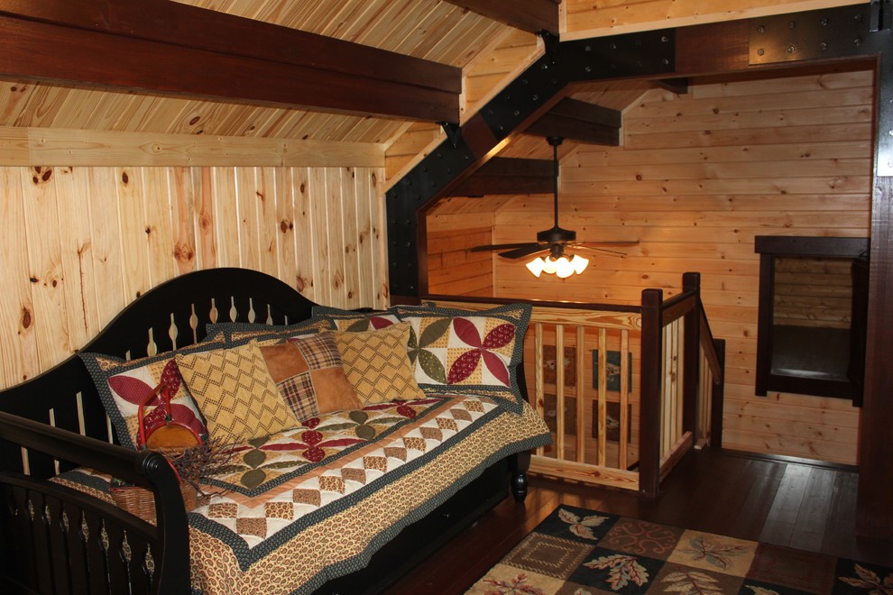 Свежая идея для дизайна: спальня на антресоли в стиле рустика - отличное фото интерьера