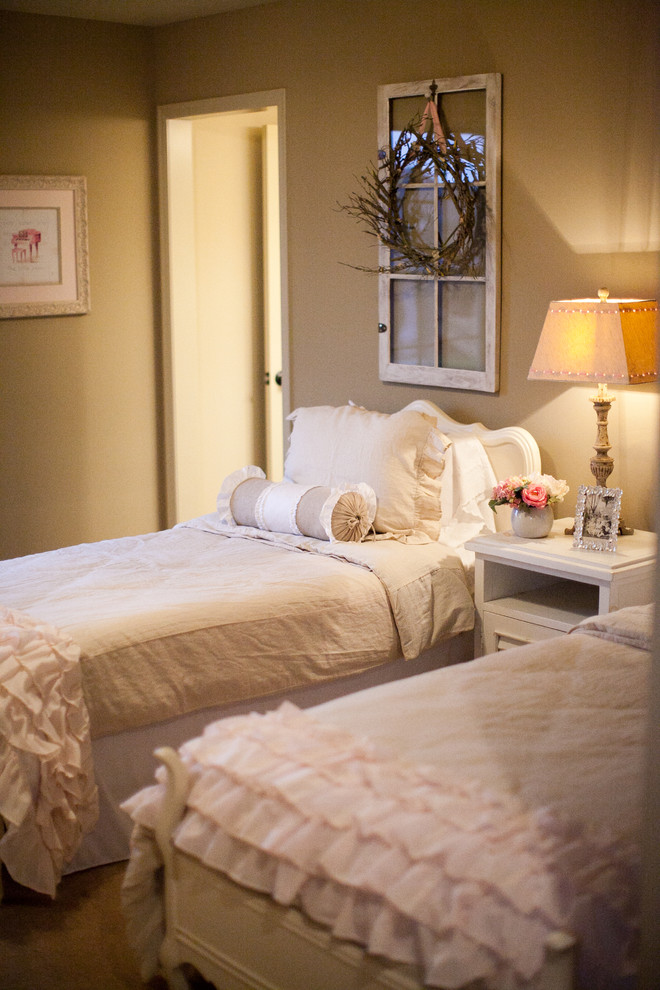 Пример оригинального дизайна: спальня в стиле шебби-шик