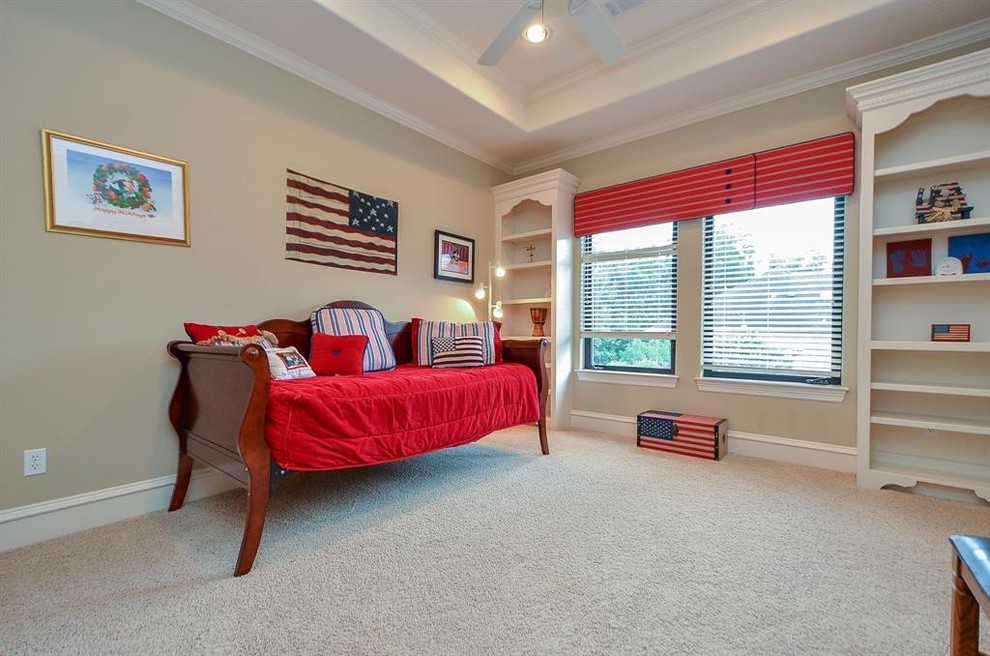 Mediterranean Classic in Bellaire, Texas Méditerranéen Chambre