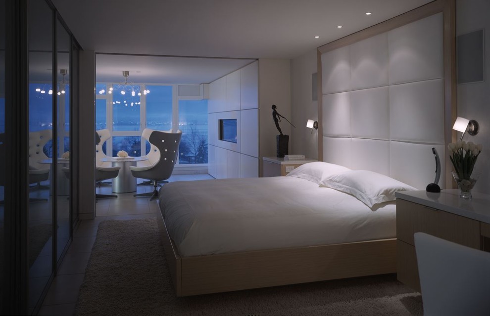 Bedroom - modern bedroom idea in Vancouver